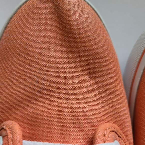 Like new women's size 8 coral/floral Vans - Picture 2 of 4